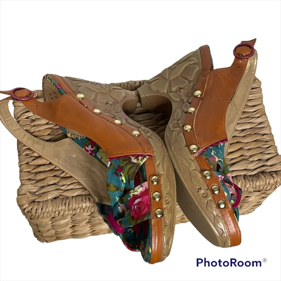 Poetic License Garden Variety Floral Slingback Heels  Studs Leather Sz 7 - Picture 5 of 11